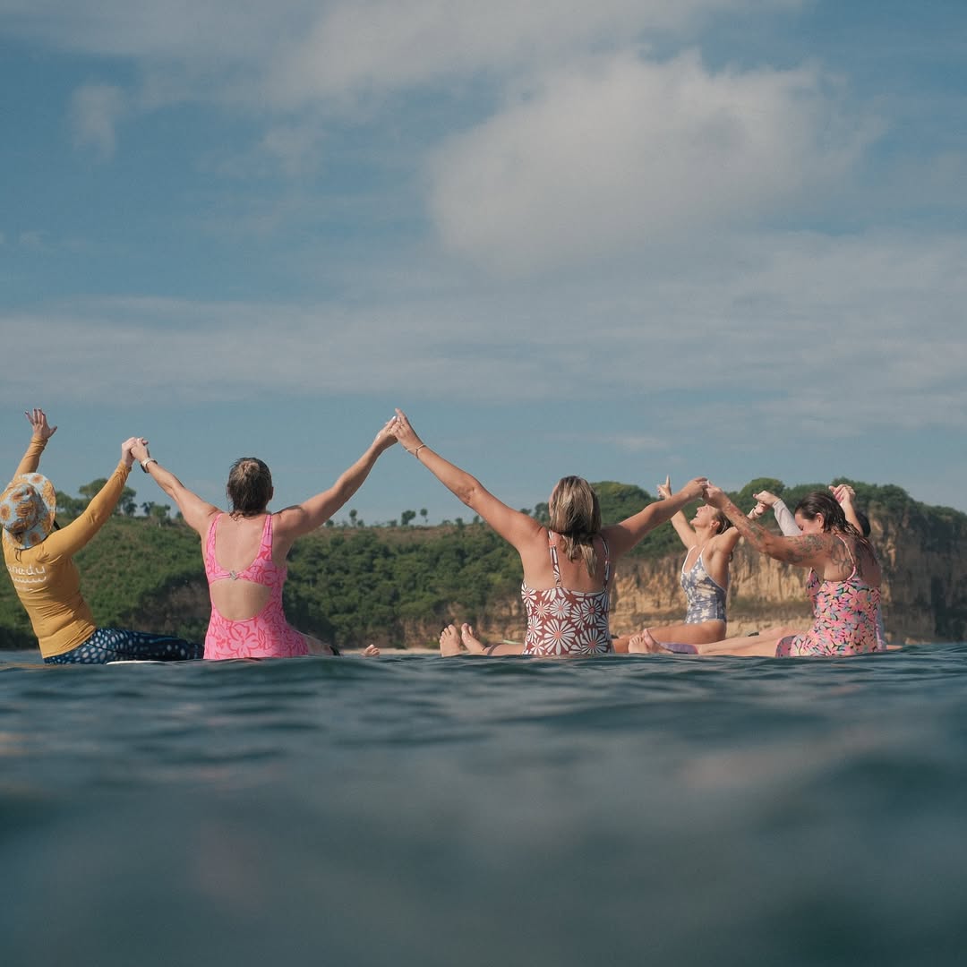 Vue de Xanadu Lombok, un surf & yoga retreat éco-responsable au cœur de la nature tropicale, construit avec des matériaux durables et alimenté à l’énergie solaire.